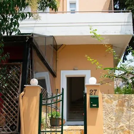 Apartment Kadiani's By 8essentially