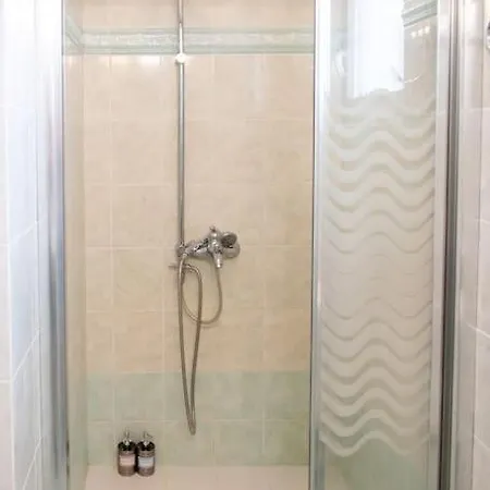Apartment Kadiani's By 8essentially *