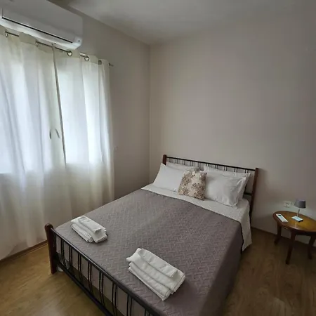 Kadiani's By 8essentially * Chania (Crete)