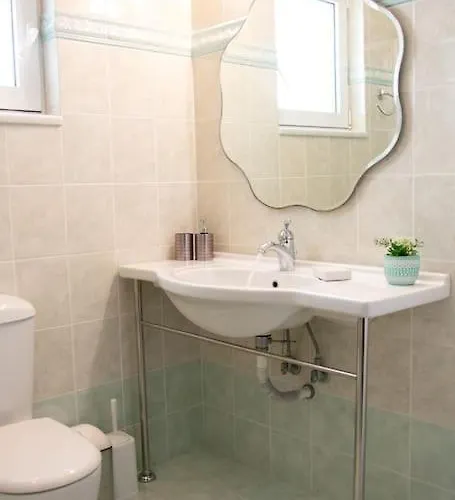 Apartment Kadiani'S Urban Nest By 8Essentially