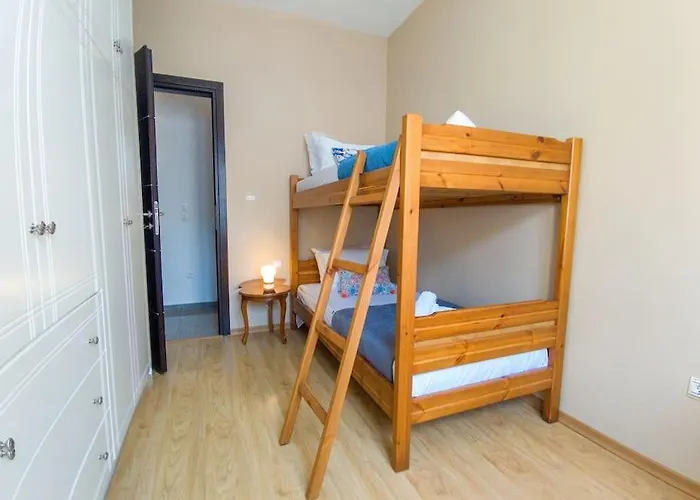 Kadiani'S Urban Nest By 8Essentially Apartment