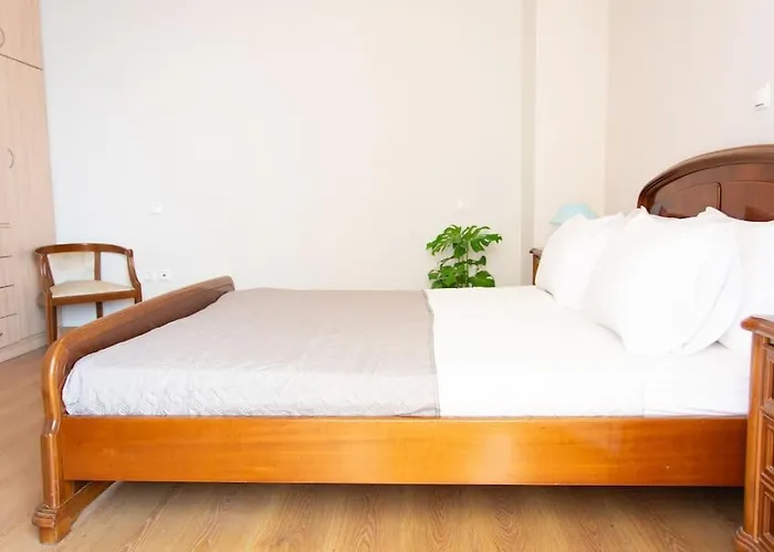 Kadiani'S Urban Nest By 8Essentially *